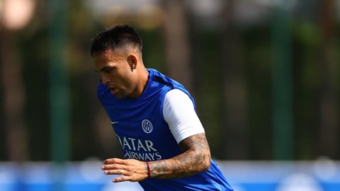 Lautaro Martinez trở lại Inter, sẵn sàng cho trận khai màn Serie A