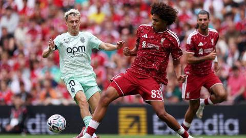 Vì sao Liverpool không thể sử dụng thần đồng cao 1m98 trong năm 2026?