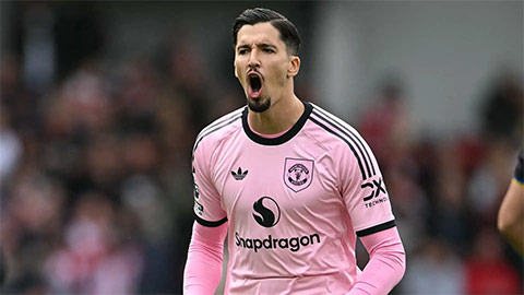 MU cài điều khoản lạ đẩy ‘người thừa’ rời Old Trafford