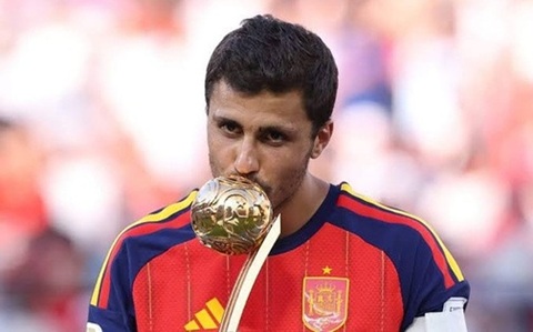 Barca mua Rodri để làm gì?
