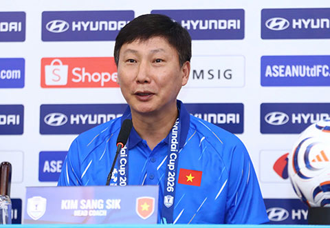 HLV Kim Sang Sik hứa 1 điều nếu Đình Bắc ghi bàn vào lưới Thái Lan