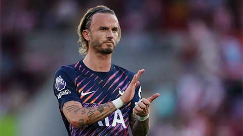 James Maddison gãy vai, Tottenham nhận thêm cú sốc sau trận thua Brentford
