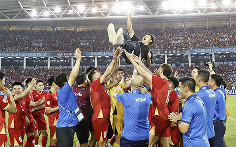 HLV Kim Sang Sik: ‘Cho tôi được sống cảm giác là vua chỉ trong hôm nay’