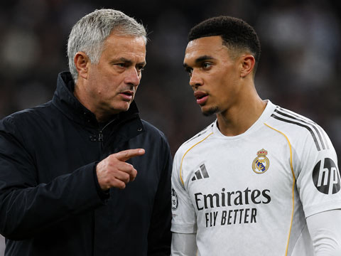 Real quyết định tương lai Alexander-Arnold sau khi bị Mourinho 'ngó lơ'
