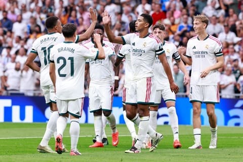 Elche vs Real Madrid: Thầy trò Mourinho được 'giải thoát' khỏi Bernabeu