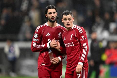 Iraola và Liverpool khổ vì Szoboszlai quá... đa năng
