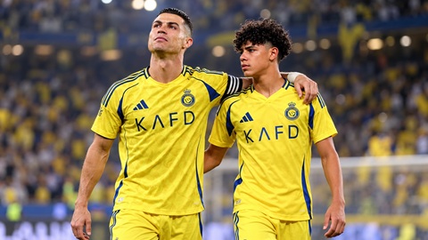 Ronaldo còn cơ hội thi đấu cùng con trai?