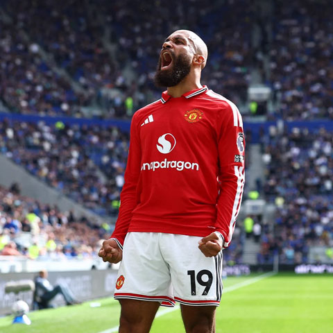 Carrick có thể tạo bộ ba tấn công mới ở trận gặp Tottenham