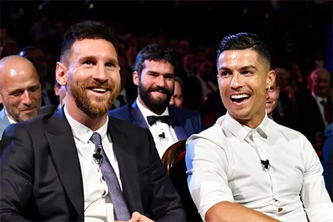 Ronaldo gửi lời đặc biệt tới Messi ngày chia tay
