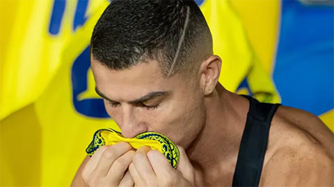 Saudi Arabia hỗn loạn, cầu thủ tháo chạy, Ronaldo ở lại