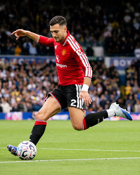 Diogo Dalot vượt mặt mọi hậu vệ Premier League ở 1 thống kê đáng chú ý