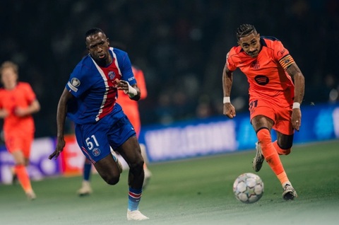 Barca đã ‘tự sát tập thể’ ở Paris