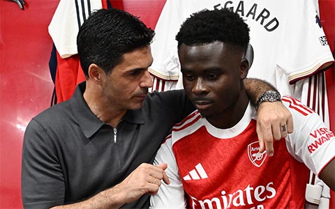 Arsenal trả giá vì vắt kiệt Bukayo Saka