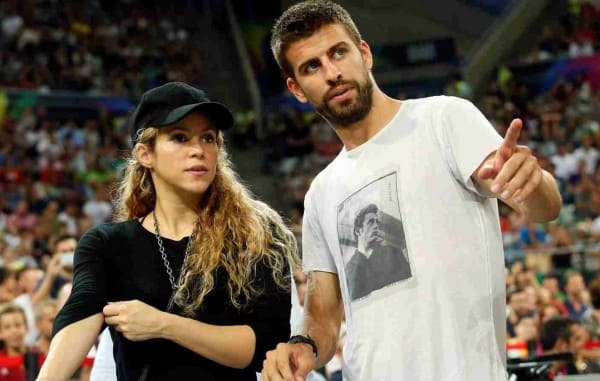 CĐV CHÂM CHỌC PIQUE BẰNG CÁCH GỌI TÊN SHAKIRA