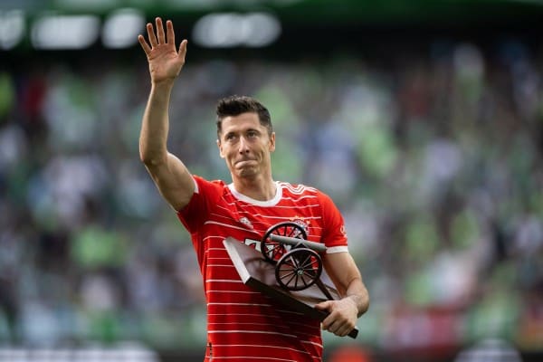 LEWANDOWSKI GIÀNH CHIẾC GIÀY VÀNG CHÂU ÂU 2021/22