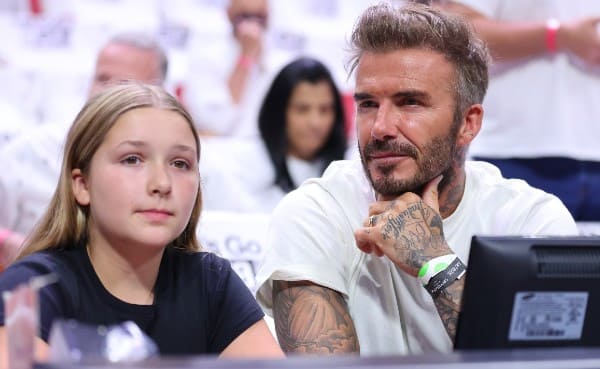 NGƯỜI PHỤ NỮ LẠ MẶT TỰ NHẬN LÀ MẸ RUỘT CON GÁI BECKHAM