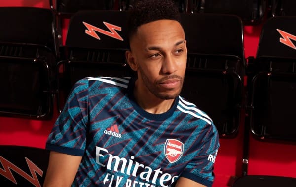 ARSENAL CHO RA MẮT MẪU ÁO ĐẤU SÂN KHÁCH MÙA 2021/22