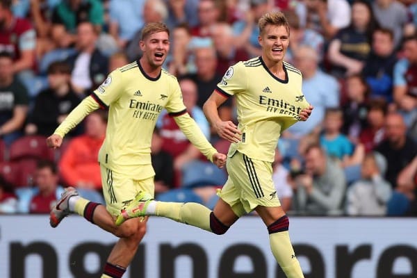 BURNLEY 0-1 ARSENAL: ODEGAARD SẮM VAI NGƯỜI HÙNG