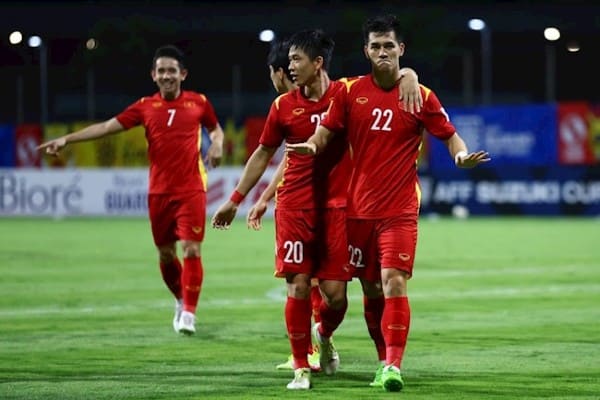 VIỆT NAM 4-0 CAMPUCHIA: HẸN THÁI LAN Ở BÁN KẾT