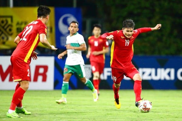 QUANG HẢI LÀ NGÔI SAO SÁNG NHẤT CỦA ĐT VIỆT NAM Ở VÒNG BẢNG AFF CUP