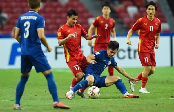 VIỆT NAM 0-2 THÁI LAN: TRẢ GIÁ VÌ SAI LẦM CÁ NHÂN